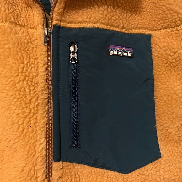 Patagonia Tan and Green Fleece Vest - Picture 5 of 9